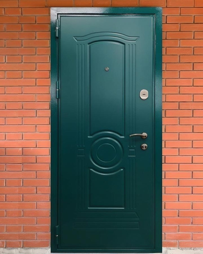 Дверь с МДФ зеленого цвета