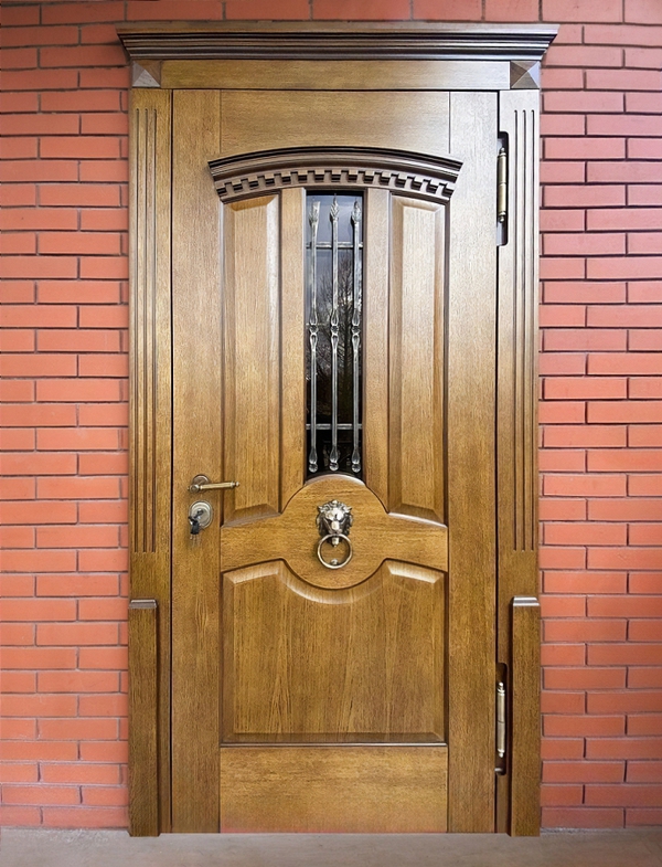 С кнокером и узким стеклом