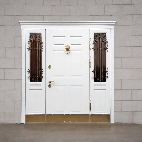 Белая парадная дверь